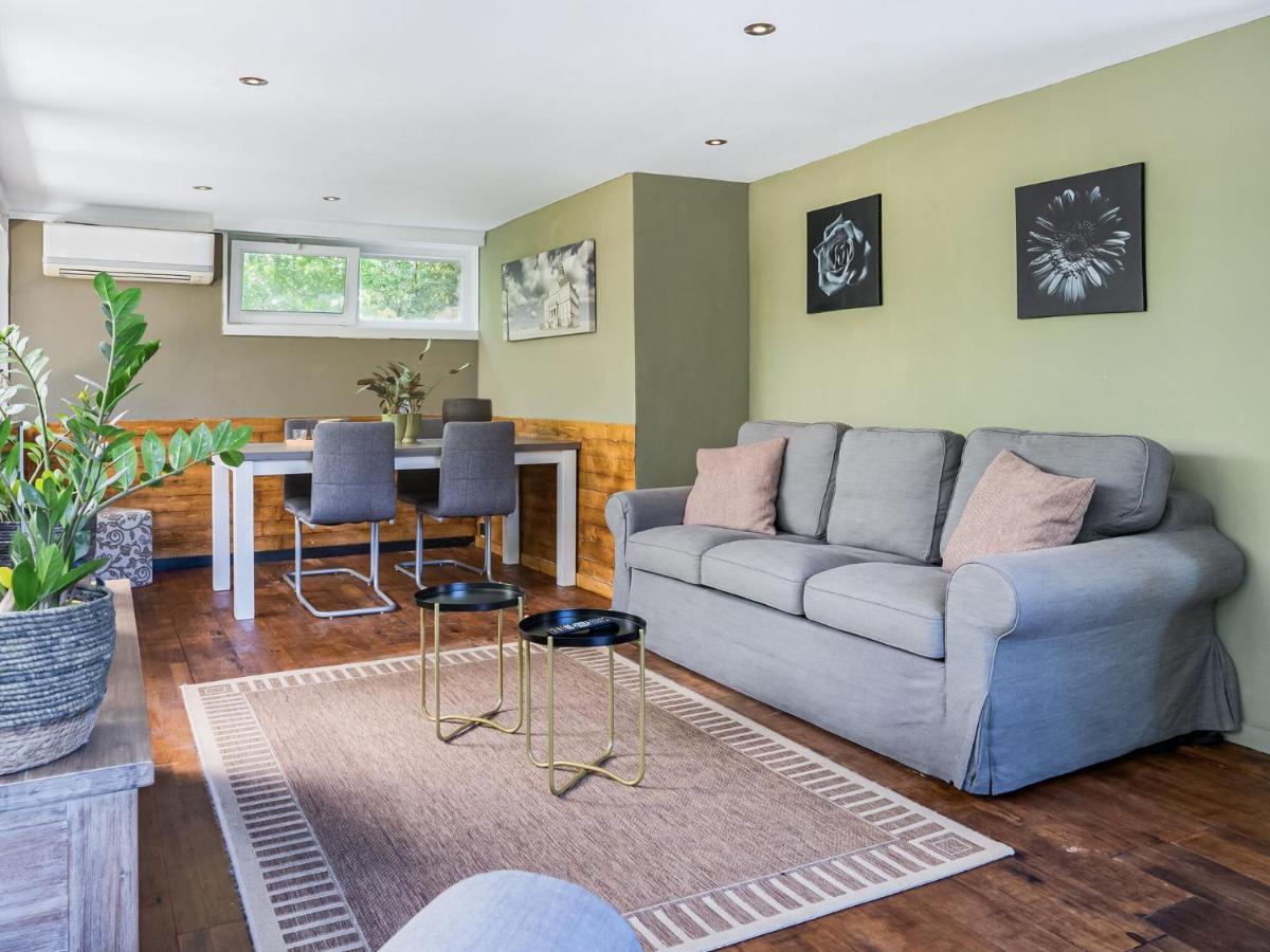 Upscale Bungalow In Lanaken With Private Garden Kamer foto