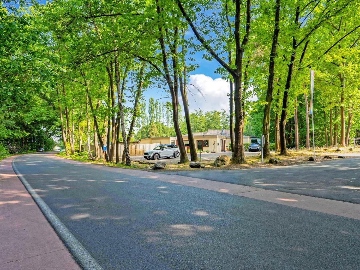 Upscale Bungalow In Lanaken With Private Garden Buitenkant foto