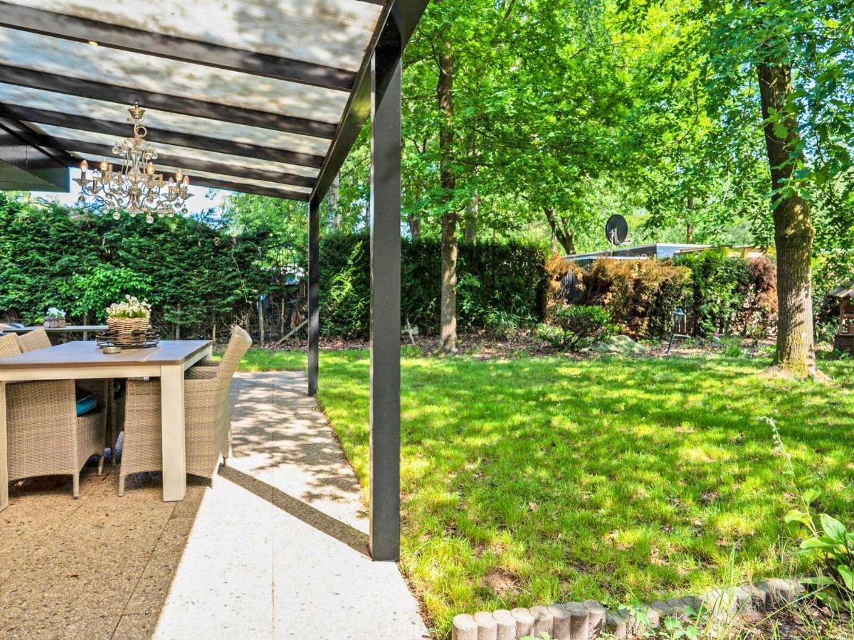 Upscale Bungalow In Lanaken With Private Garden Kamer foto