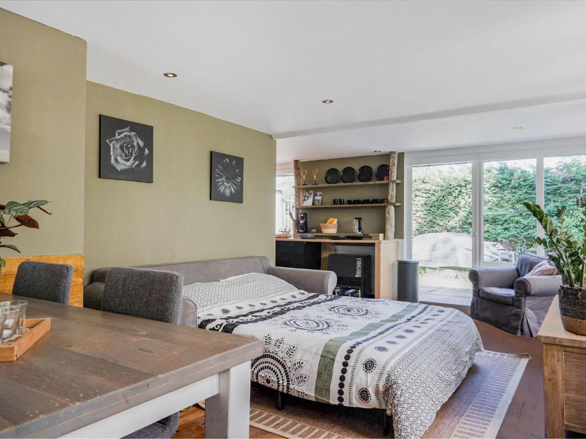 Upscale Bungalow In Lanaken With Private Garden Kamer foto